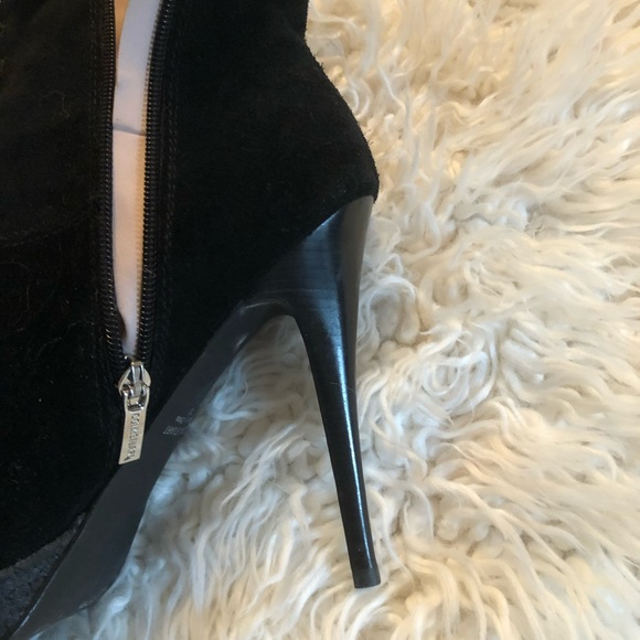 Stiletto heel suede booties from Victoria’s Secret rarely worn size 7.5 - Picture 2 of 4